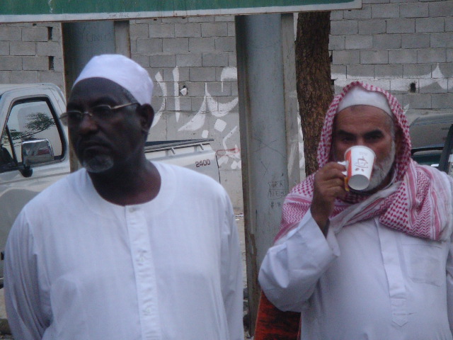 في رفقة القنصل صغيرون والدكتور عثمان أبو زيد ( رحلة مصورة علي خطي الرسول بشعاب مكة)  DSC00439