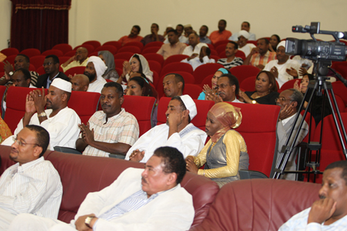 0Y8F8344.JPG Hosting at Sudaneseonline.com