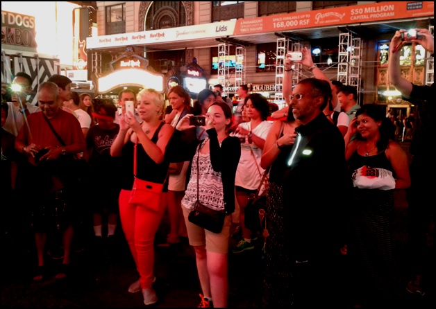 onlookers.jpg Hosting at Sudaneseonline.com