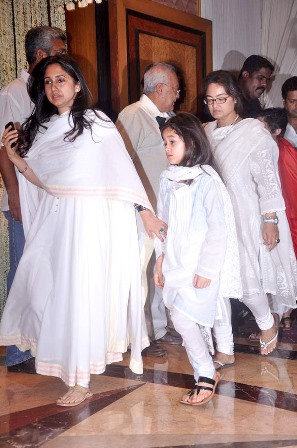 Rinke_Khanna_at_Rajesh_Khannasudans_prayer_meet_06.jpg Hosting at Sudaneseonline.com